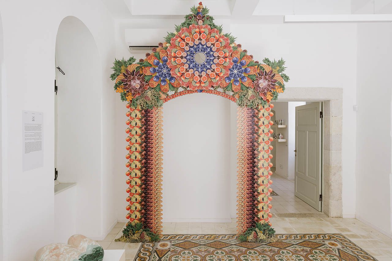 אורי שיפרין ענבי, שער