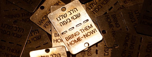 הלב שלנו שבוי בעזה. צילום: זיו קורן