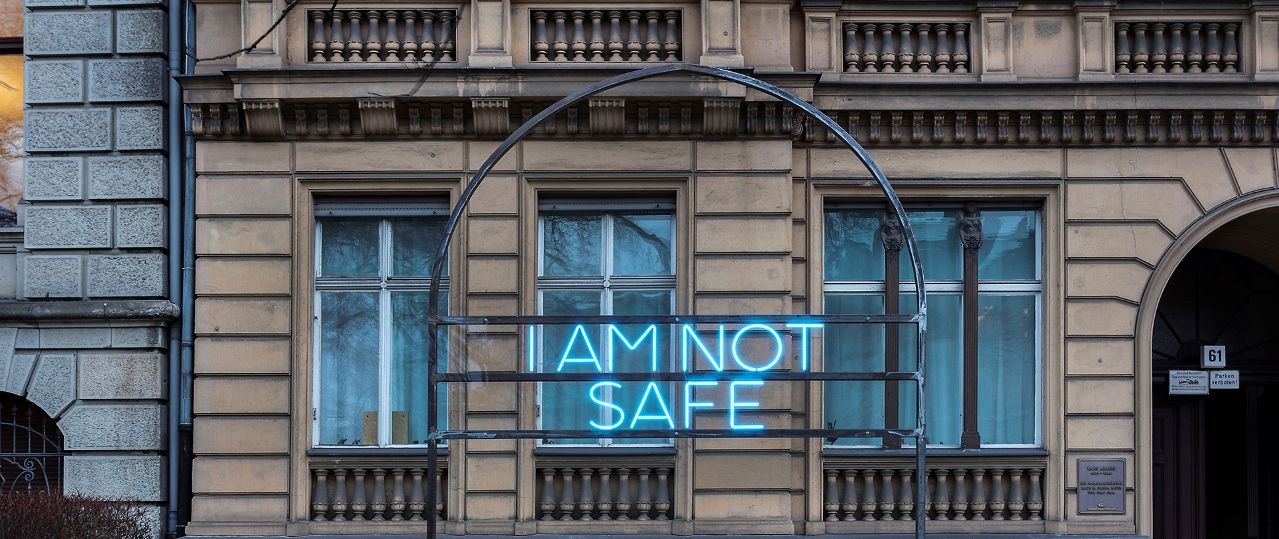 אריאל רייכמן, I AM (NOT) SAFE, 2020. גלריה PSM, ברלין. צילום מל