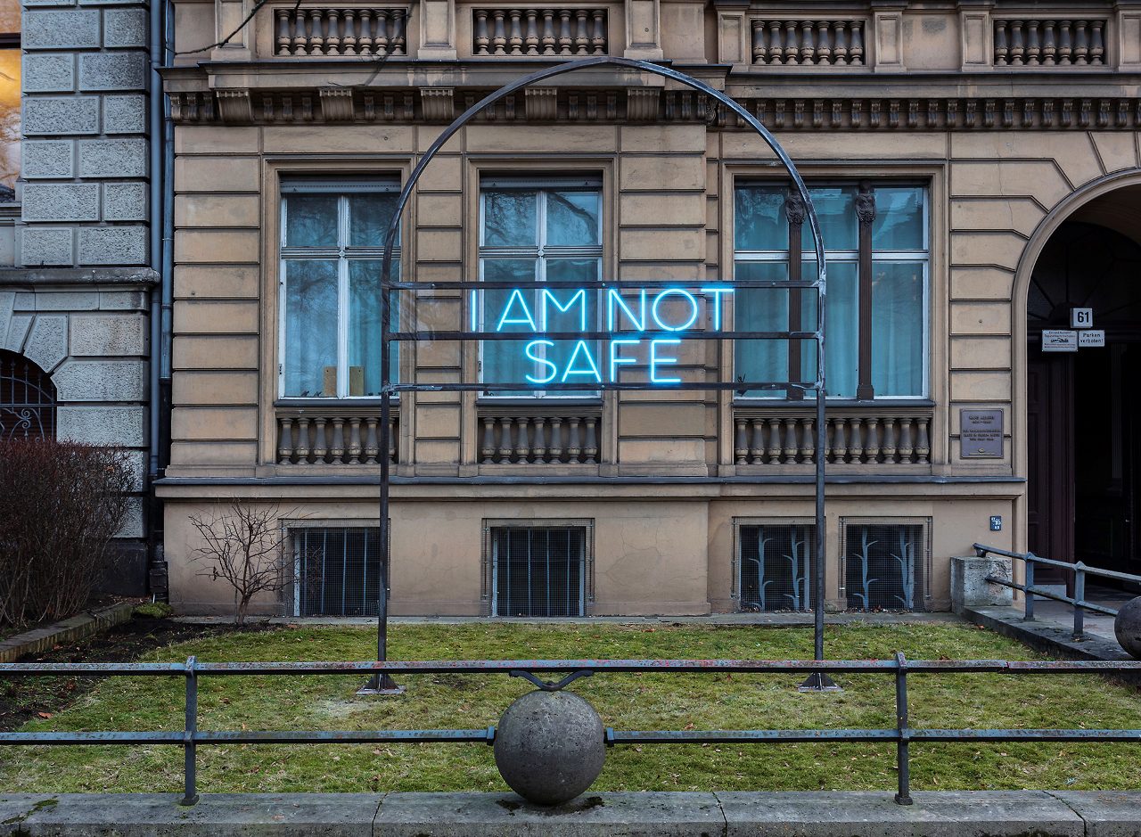 אריאל רייכמן, I AM (NOT) SAFE, 2020. גלריה PSM, ברלין. צילום מל
