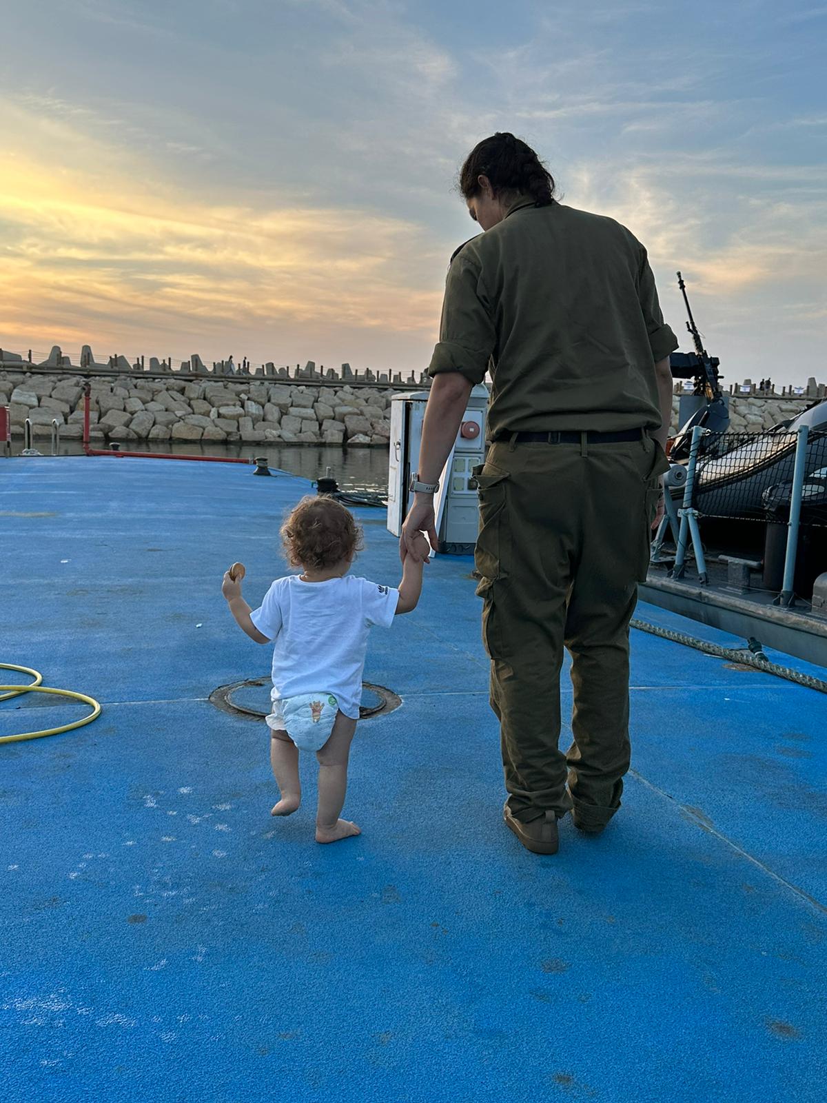 אור כהן במילואים, עם אחיין