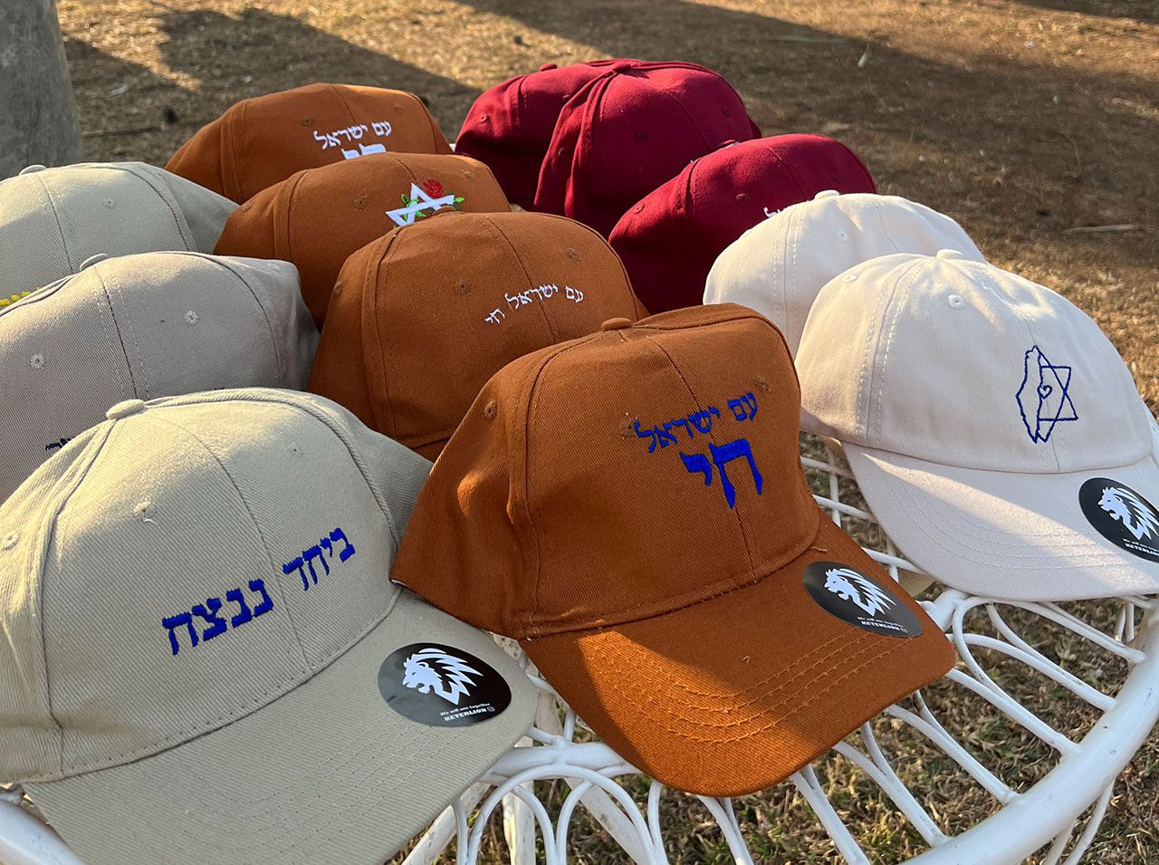 רק ביחד ננצח. עדן קיכלר והמחלקה לעיצוב אופנה, שנקר. צילומים: מ״ל