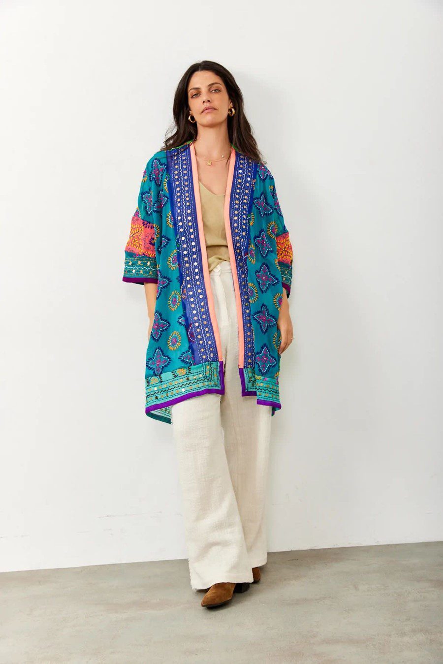 קימונו של קובי גולן במכירת הסטודיו. צילומים: מ״ל