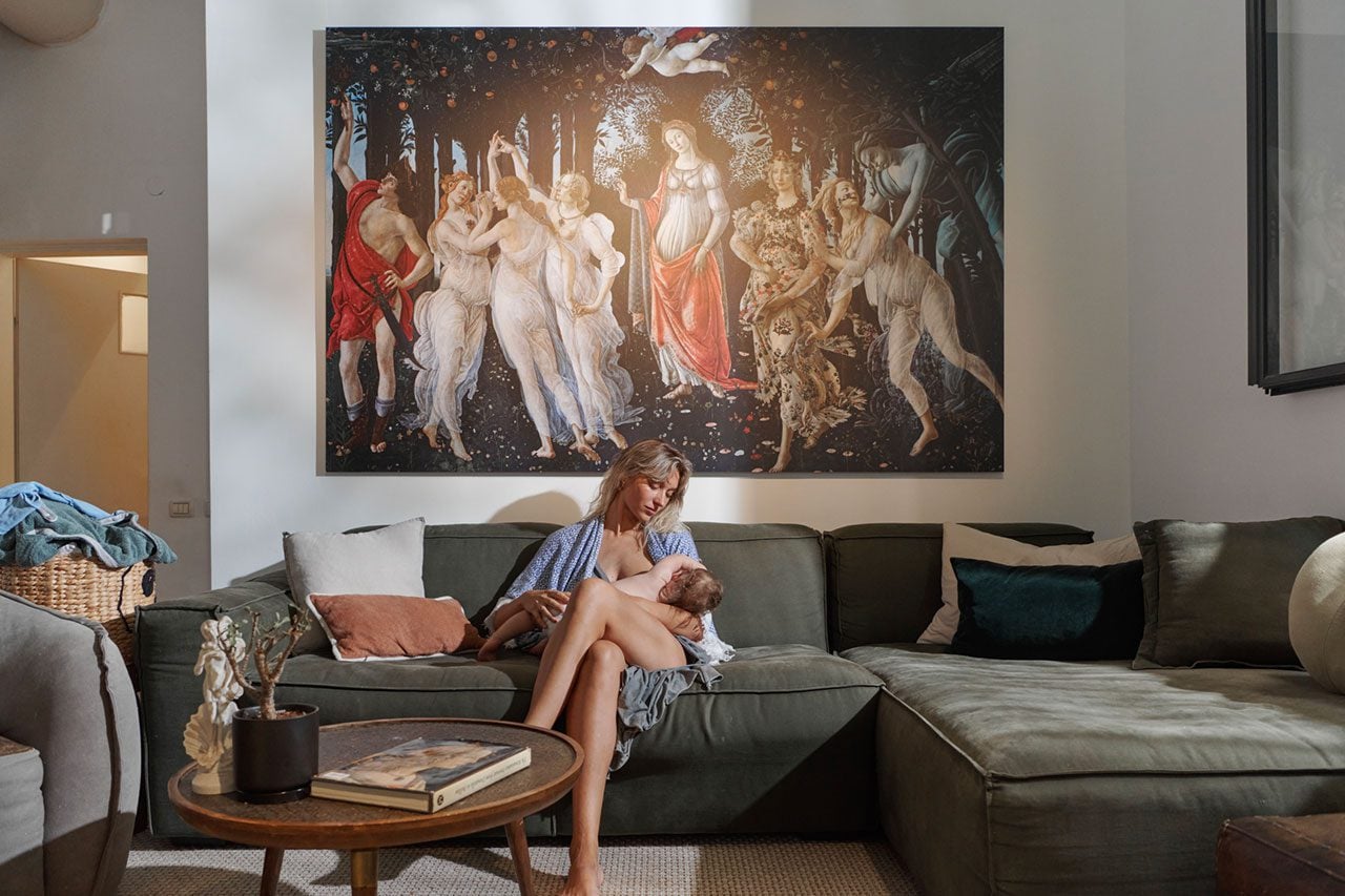 אנה מניקה את אביתר, תל־אביב-יפו