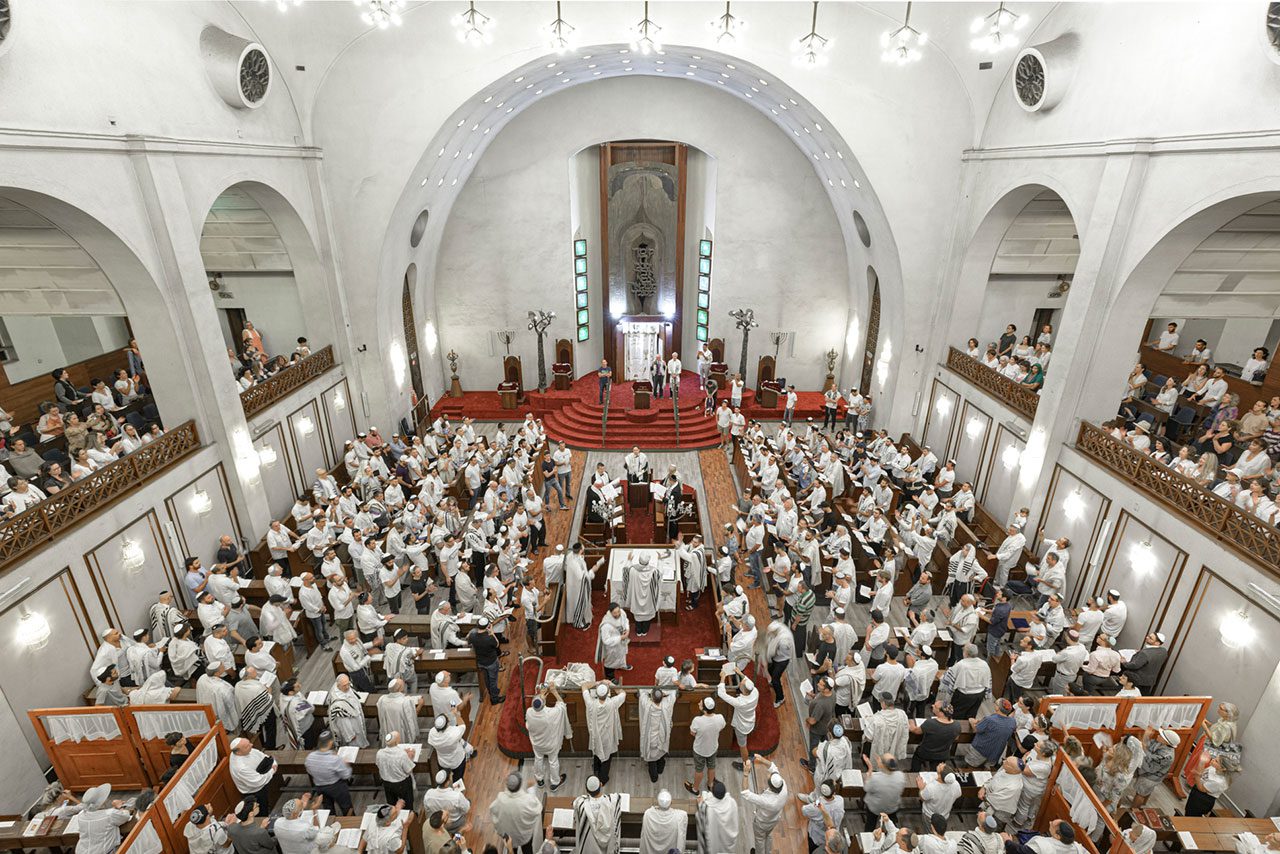 צאת יום הכיפורים במעמד תקיעת שופר בבית הכנסת הגדול, תל אביב