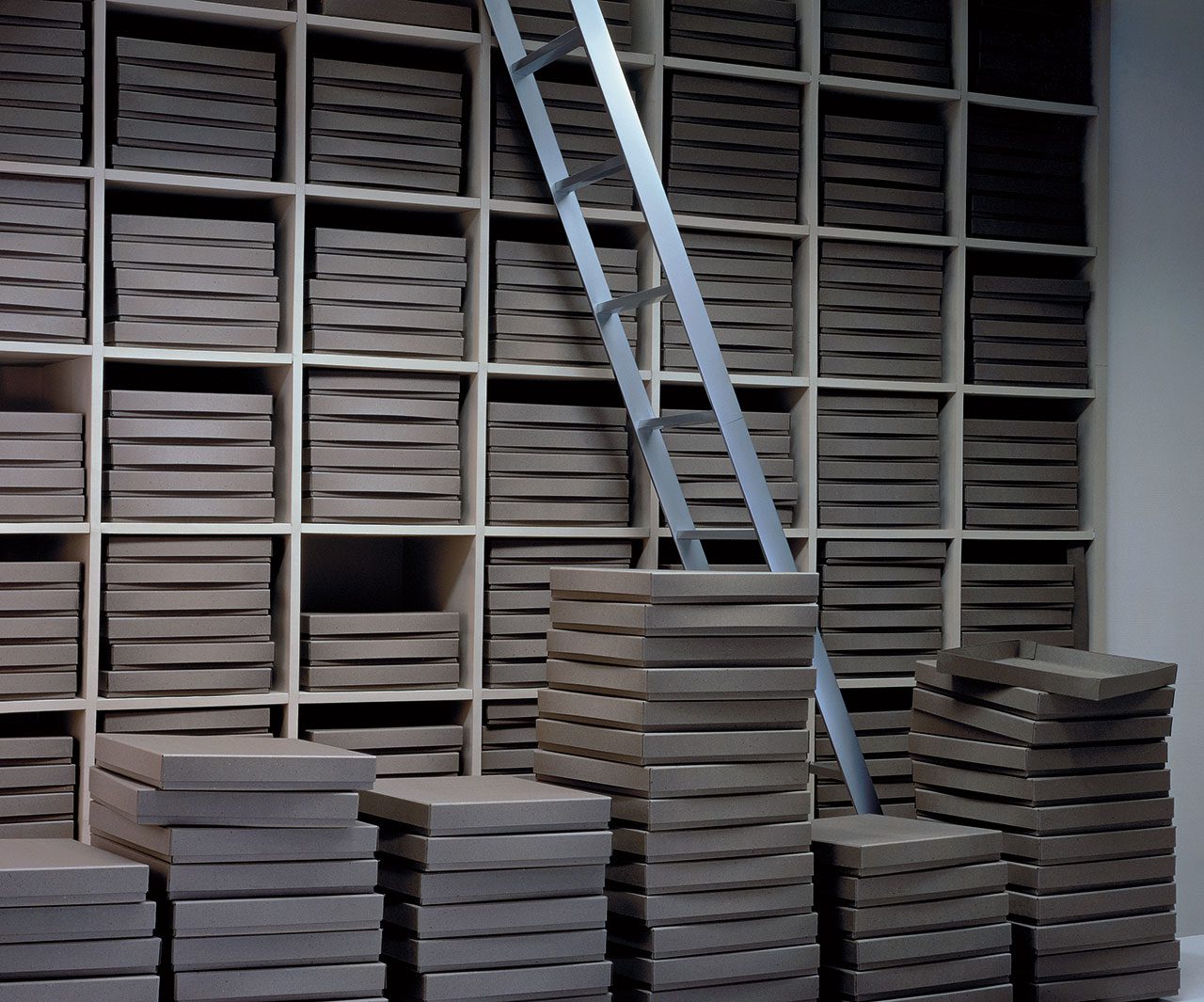 ארכיון. צילומי עבודות: תומס דמאנד, VG Bild-Kunst, Bonn