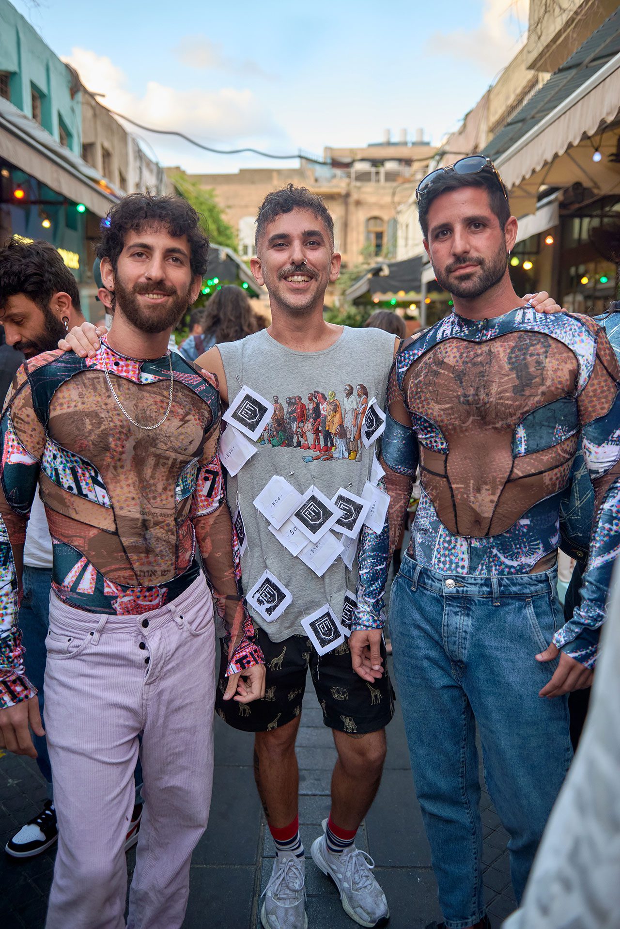 דוד וקסלר (באמצע)