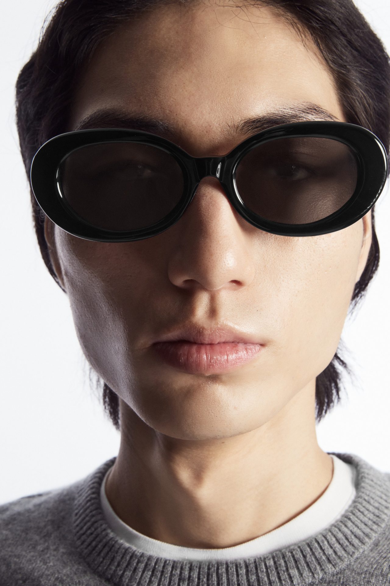 COS × Linda Farrow. צילומים: מ"ל