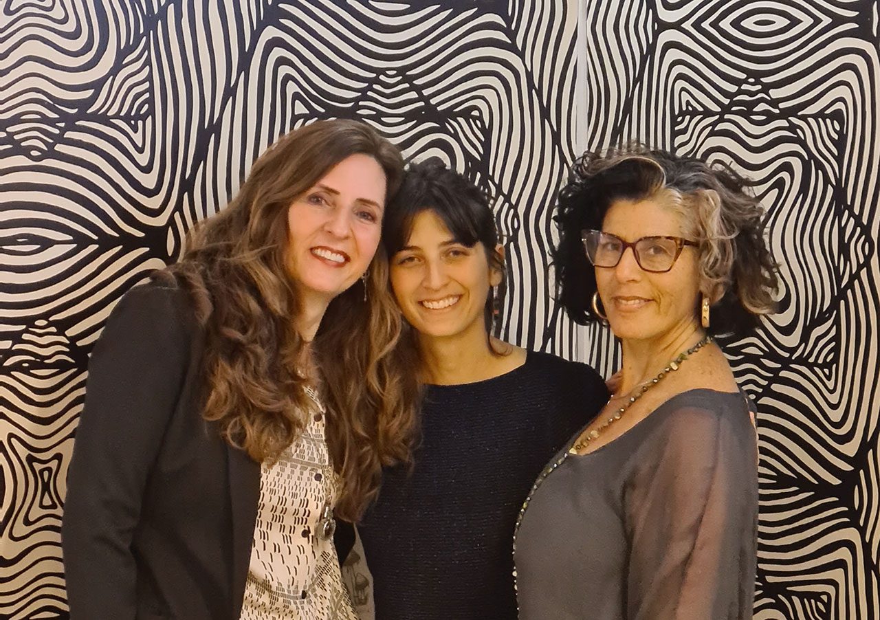 מימין: רינת לוק אלחייק, נועה חלפי, ריקי לוק,