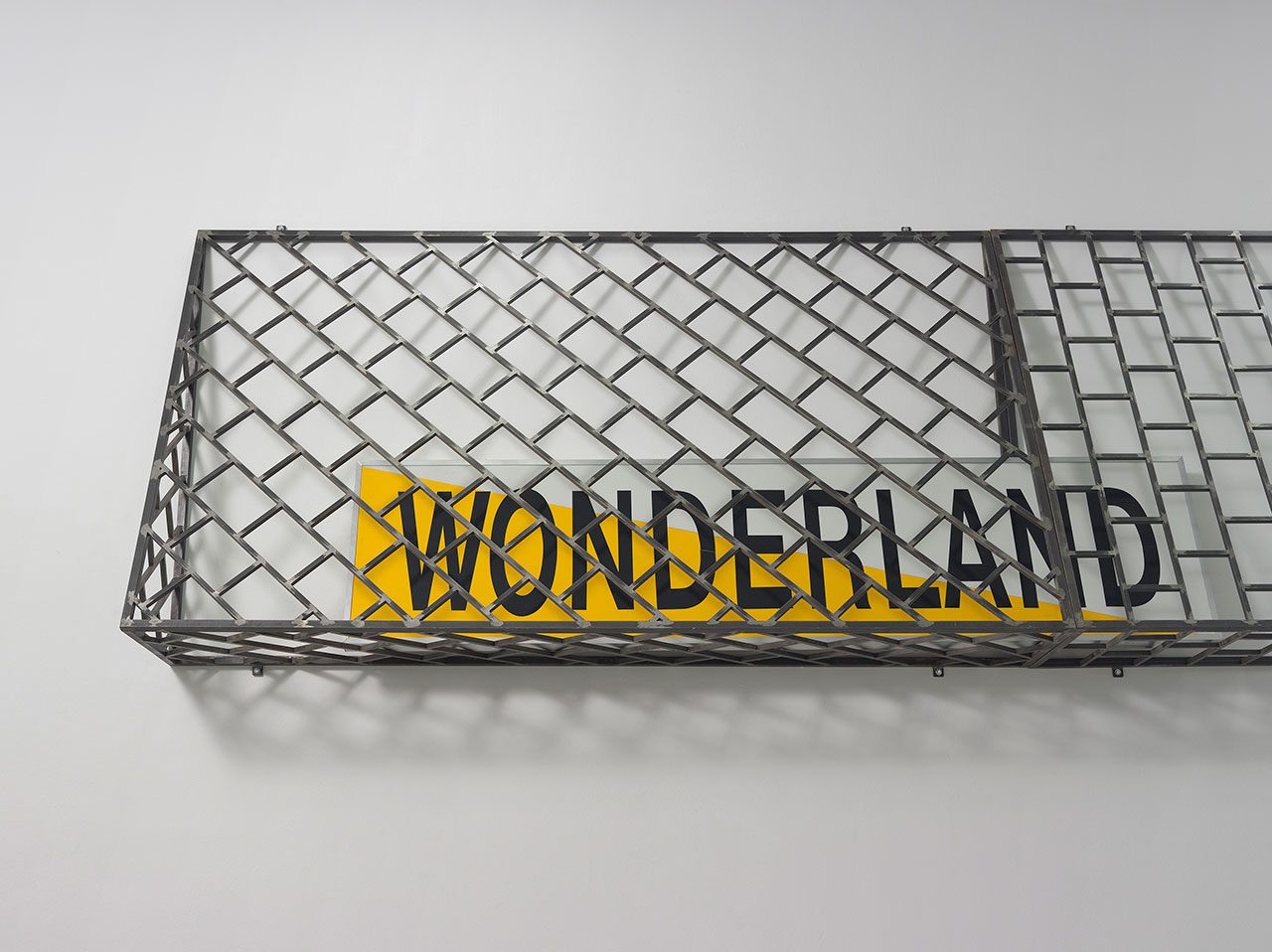 ציבי גבע, ארכיאולוגיה של ההווה, הביאנלה ה־56 לאמנות בוונציה, 2015. צילום: אלעד שריג