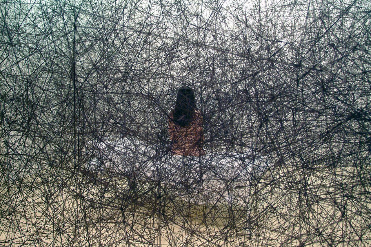 שיהרו שיוטה, Angst vor…, 2004, מתוך רקמת פעולה, מוזיאון הרצליה, 2004. צילום: עודד לבל