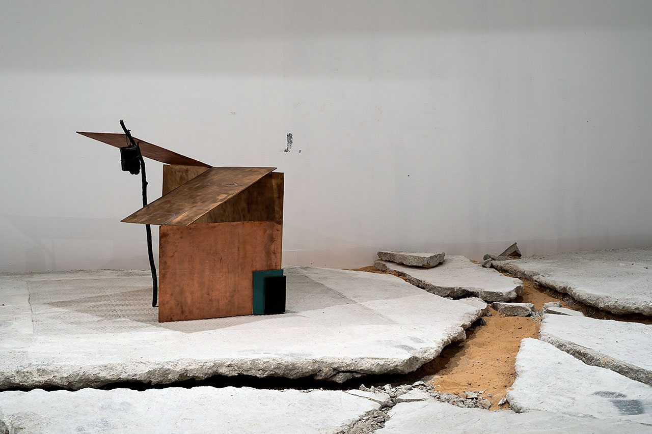 טטיאנה טרובה, האטלס הגדול של הדיסאוריינטציה, 2018, מוזיאון פתח תקוה. צילום: אלעד שריג