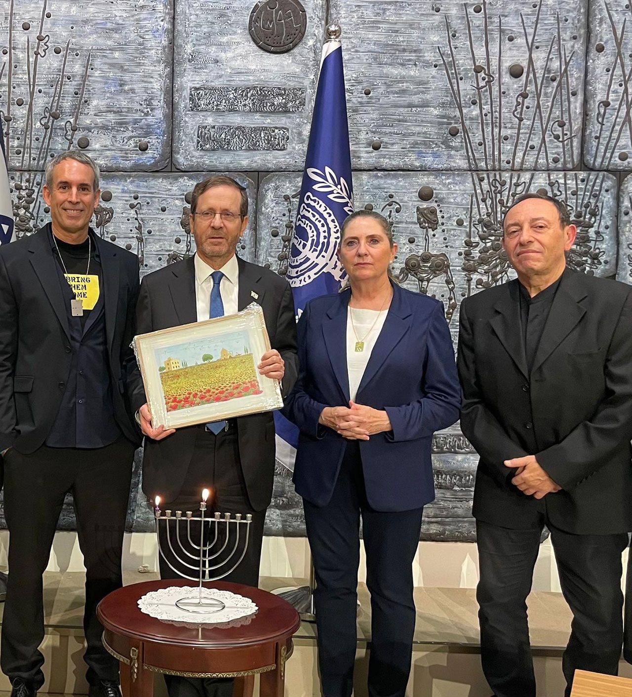 בבית הנשיא: מישל קישקה (מימין) ועמית טריינין (משמאל) עם נשיא המדינה ורעייתו, יצחק ומיכל הרצוג. צילום: מור אמגר