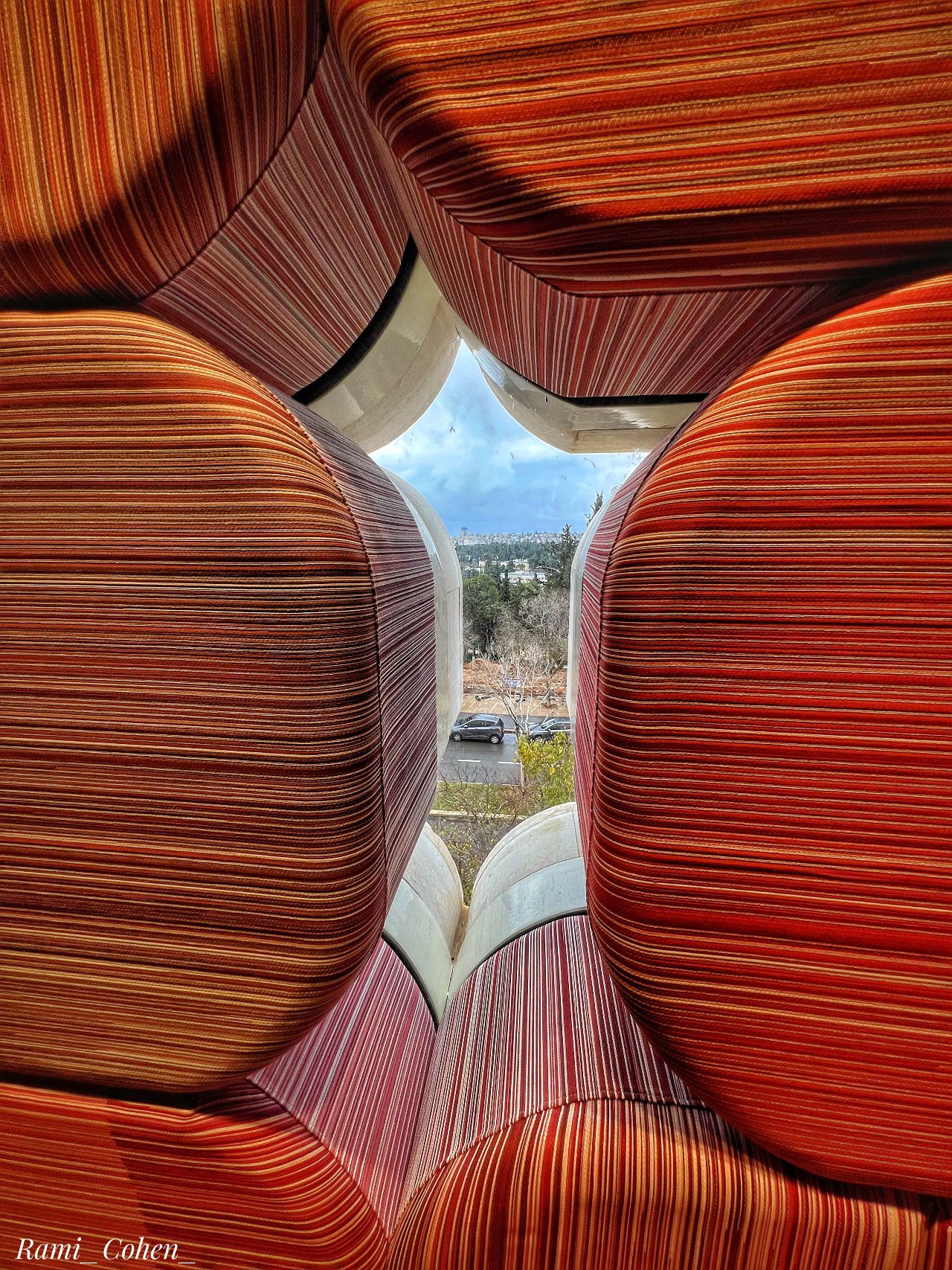 קיר הכריות שעיצבה גלי כנעני. צילום: רמי כהן