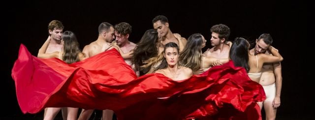 כרמינה בורנה, להקת המחול קמע. צילום: כפיר בולוטין