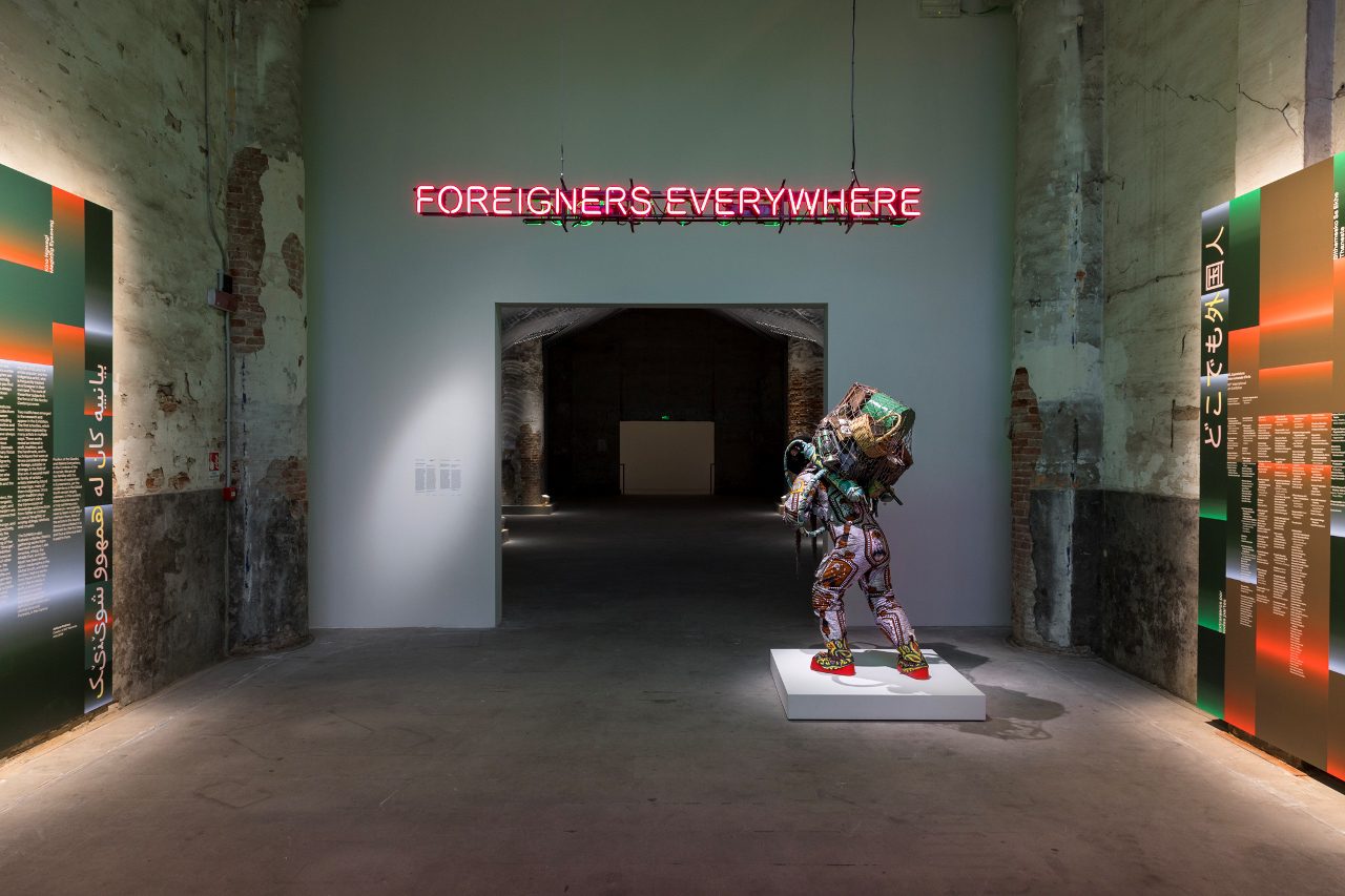 ינקה שוניברי וקלייר פונטיין. צילום: Marco Zorzanello / La Biennale di Venezia