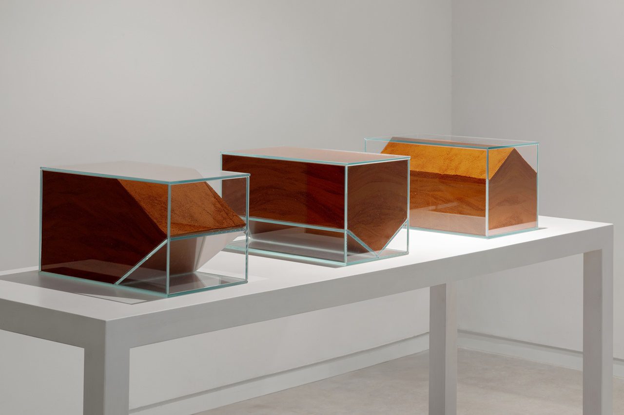 מיכה אולמן בגלריה גבעון. צילומים: מ״ל