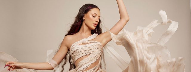 עדן גולן בשמלה של אלון ליבנה. צילום: שי פרנקו