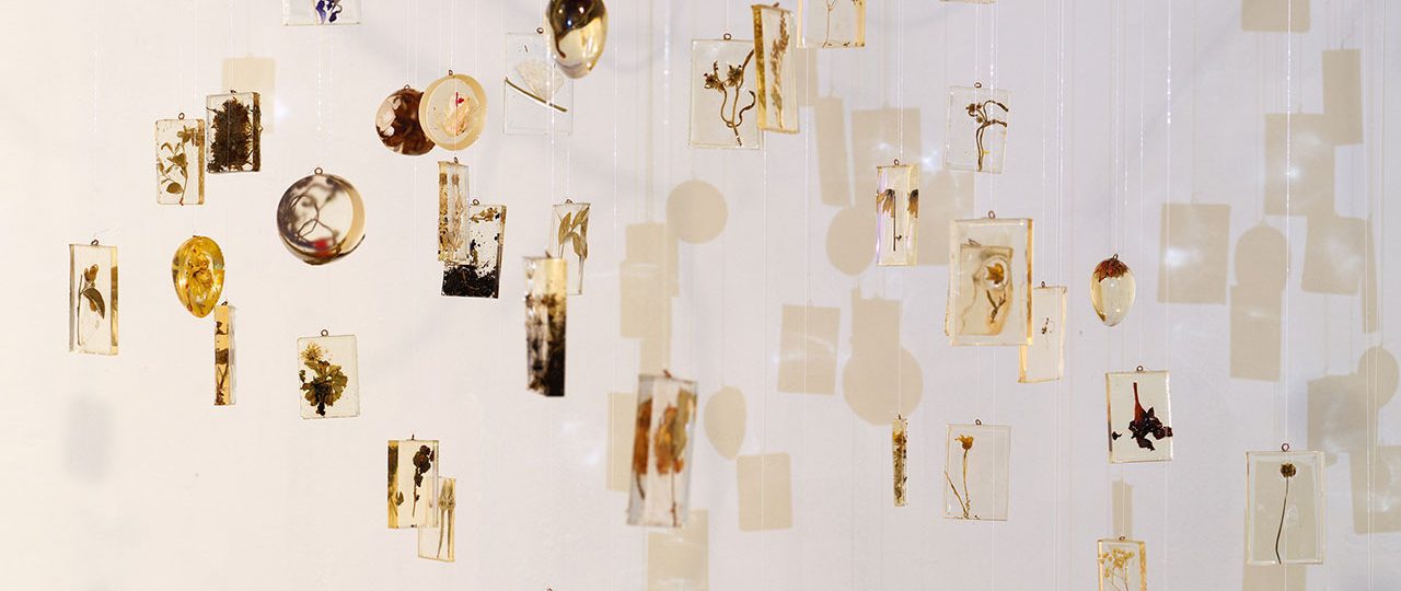 רות אורנבך, ״נשמת הילדים״ בבית האמנים ראשל״צ. צילומים: אבי אמסלם