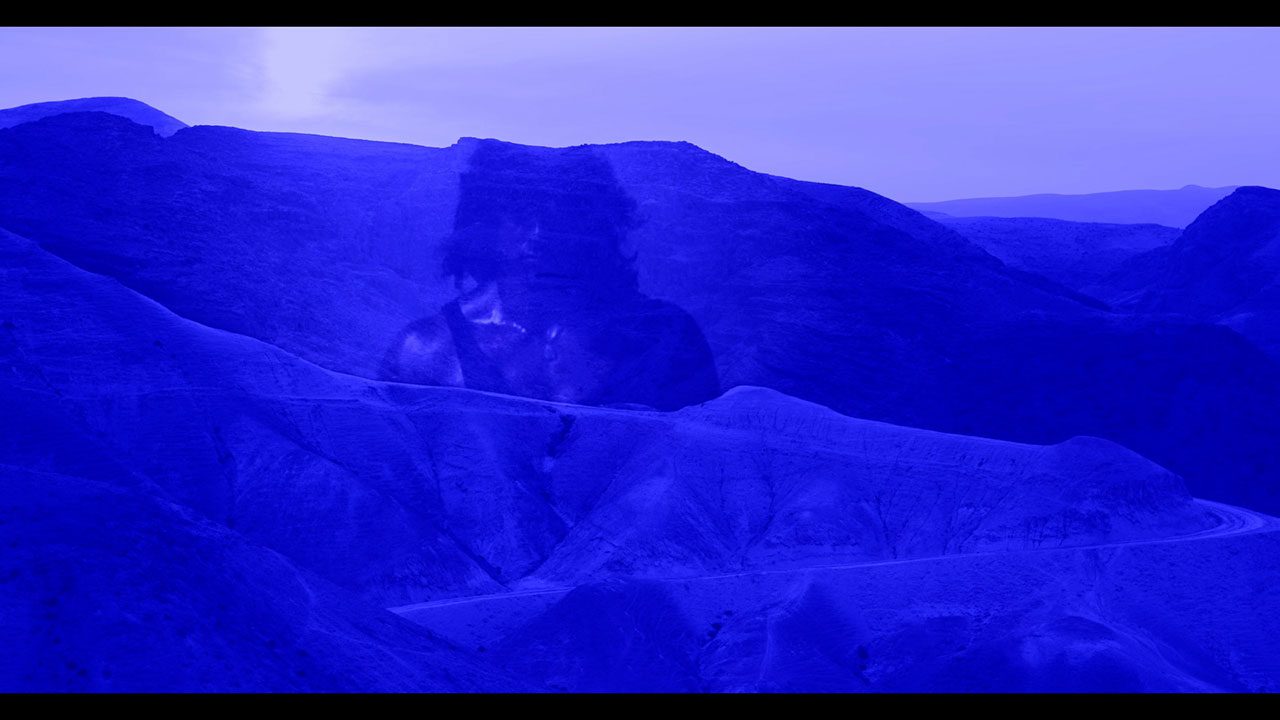 דניאל מן, מתחת לשמש כחולה