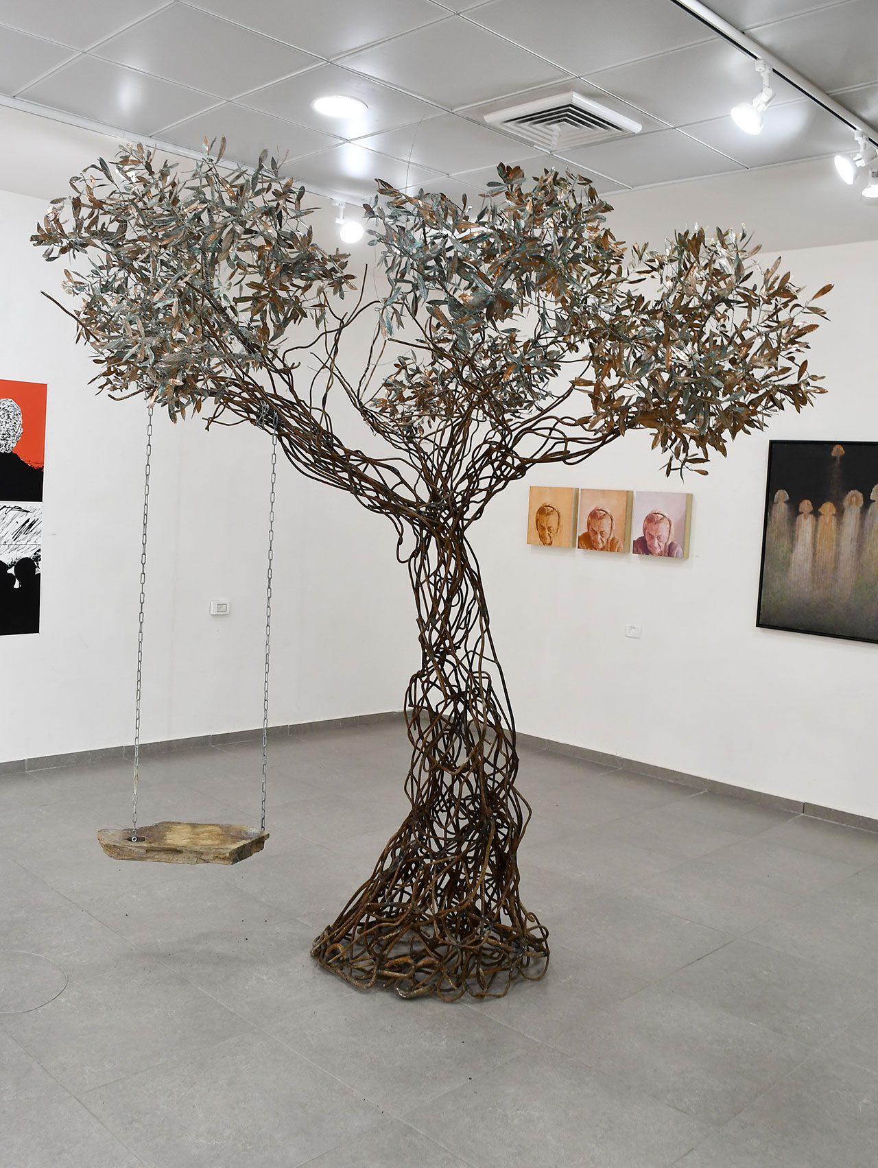 ניהאד דביט, עץ הזית. צילום: עמרם כהן