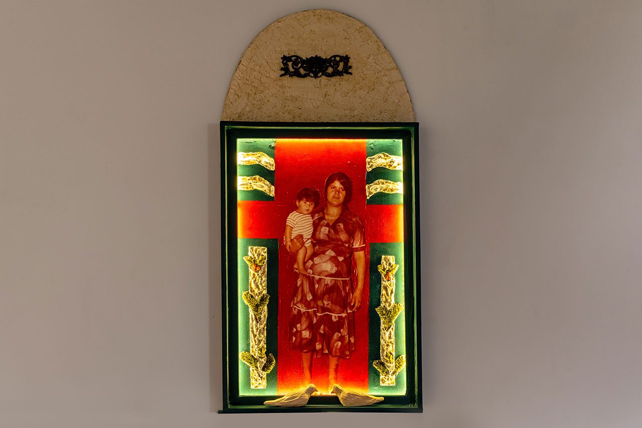 אימה של נסרין אבו בכר וביתה. צילום: דניאל חנוך