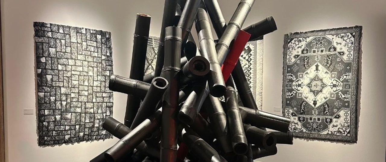 ענת חפץ בתערוכה בוונציה. צילומים: רוני חפץ