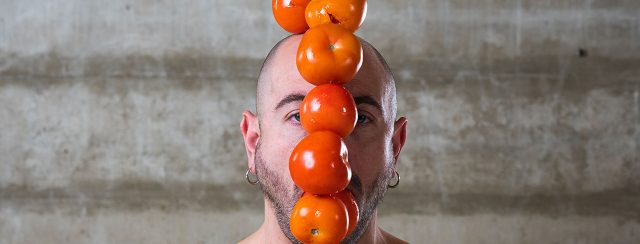 נדי יואל, מתוך 50 גוונים של אדום. צילום: יאיר מיוחס