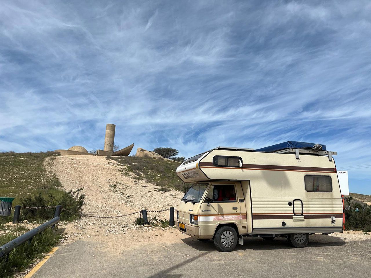 עופר לאופר, אוטו (פרט מתוך עבודה בתהליך). צילום: מ״ל