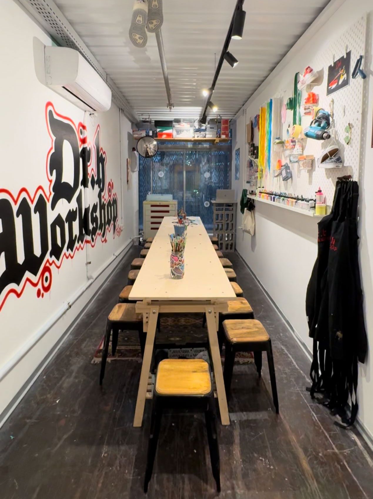 הסטודיו בבית המכולות. צילומים: קליה ג׳יזל