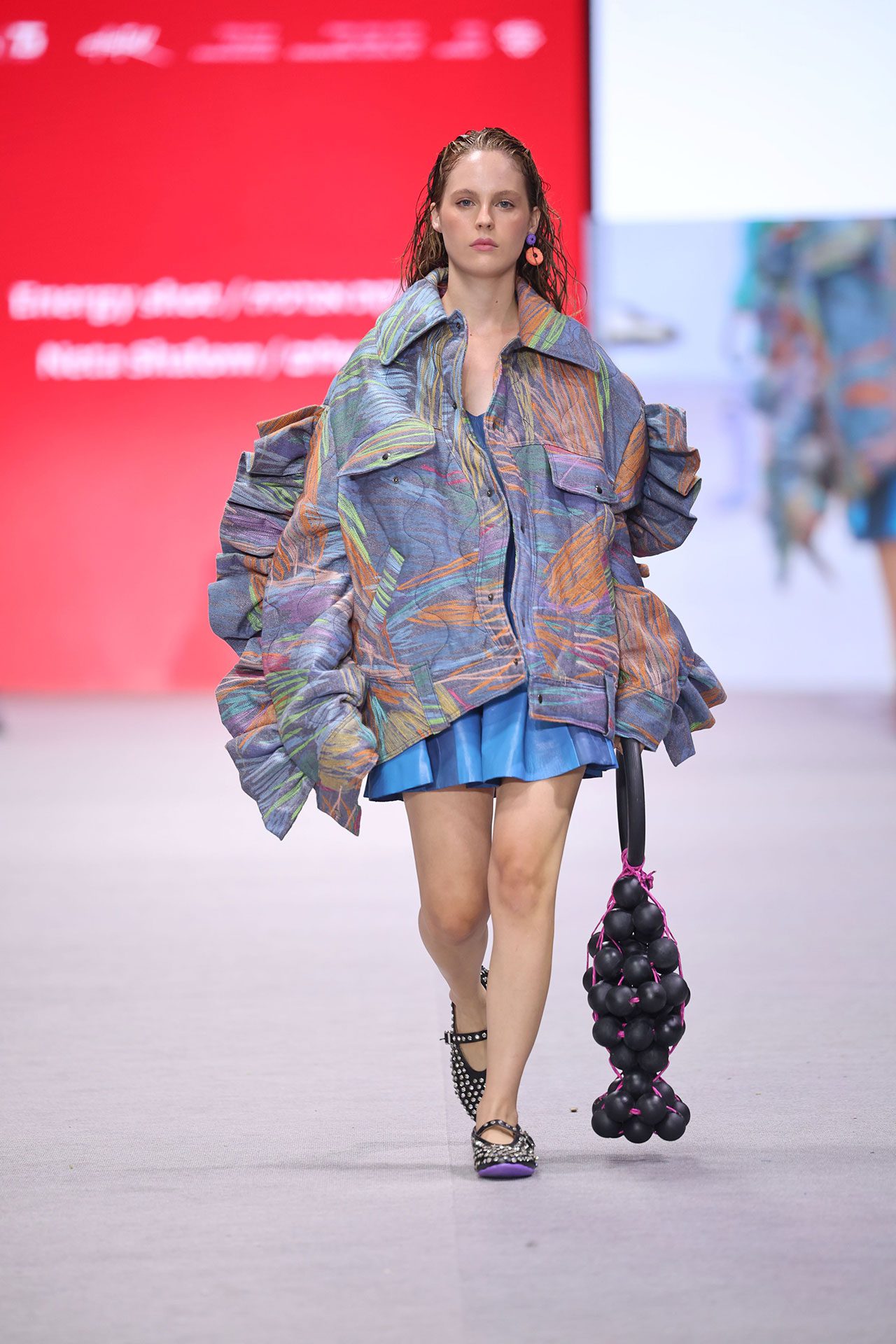 נטע שלום, זריקת אנרגיה. צילום: רפי דלויה