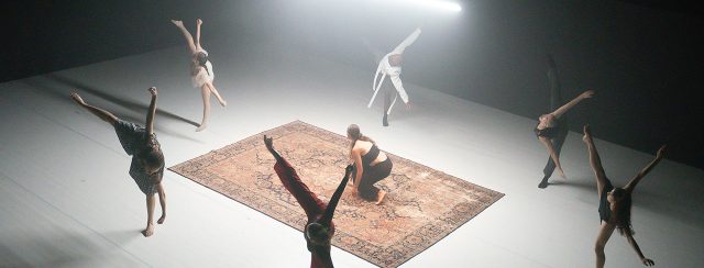 להקת המחול ליאור תבורי, CRUST. צילומים: אפרת מזור