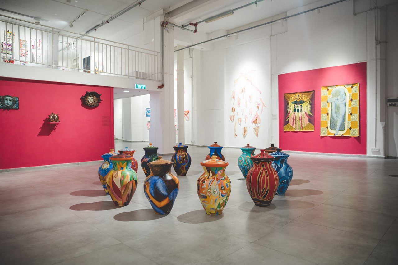 Girls Just Wanna מראה הצבה. צילום: ילנה קוונטי