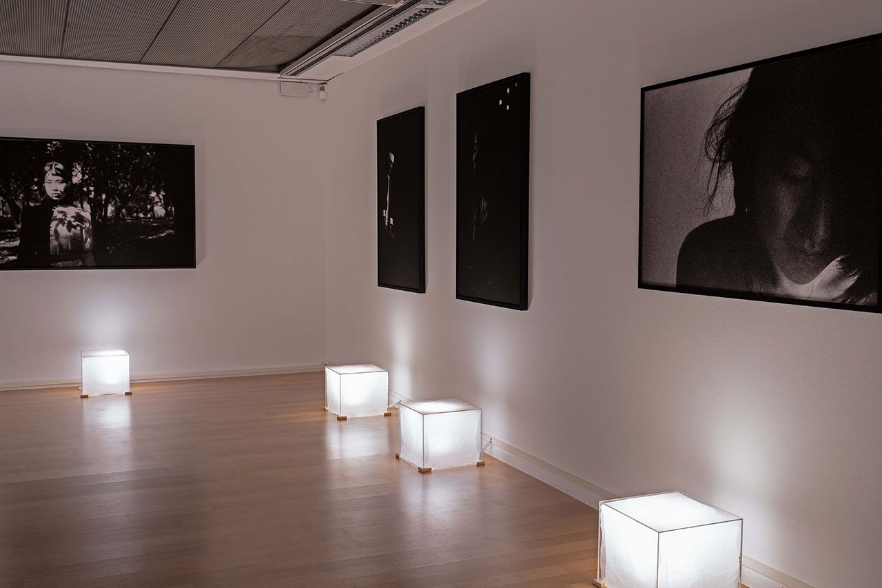 מיכאל סלע | אור על עור. צילומי הצבה: ג׳ני כצנר