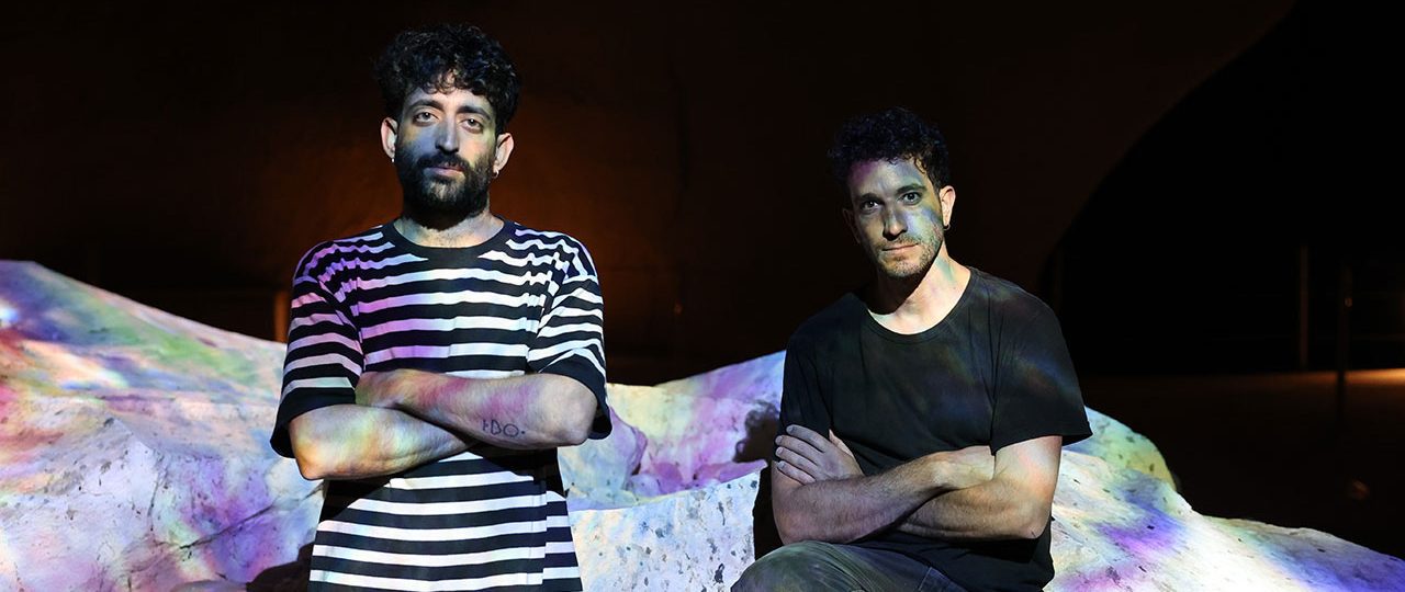 יוסף משיח (מימין) ודניאל נחום במערות בית גוברין. צילום: שי אייזקס, רשות הטבע והגנים