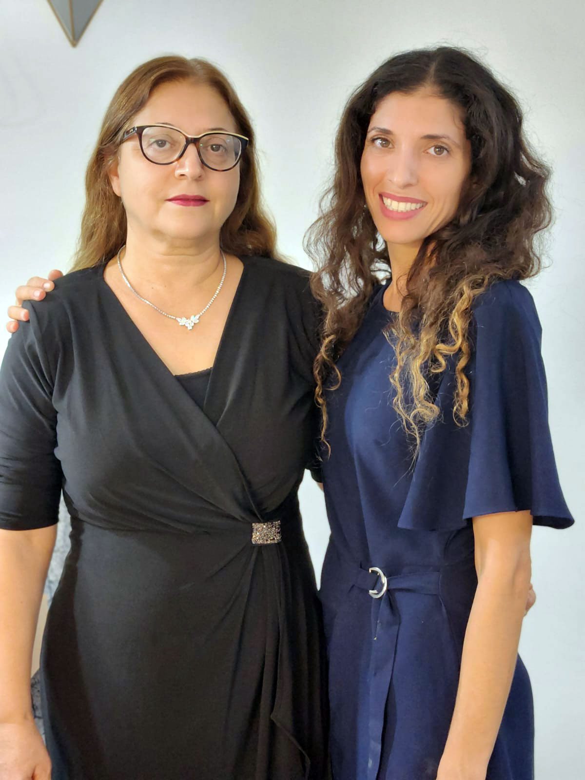 אפרת ומרגלית אשוש. צילומים: תיאטרון אגדה