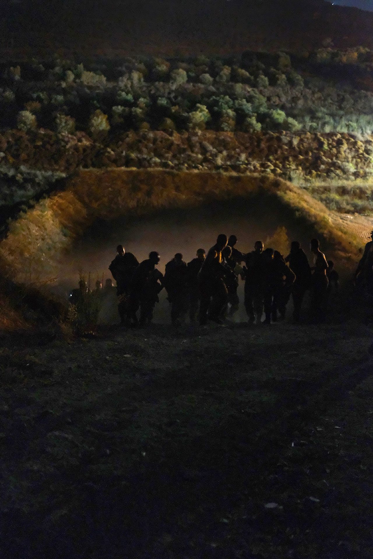 לביא ליפשיץ. שבי שומרון, לוחמים מטפסים הר