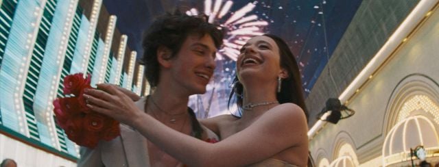 אנורה. צילומים: בתי קולנוע לב