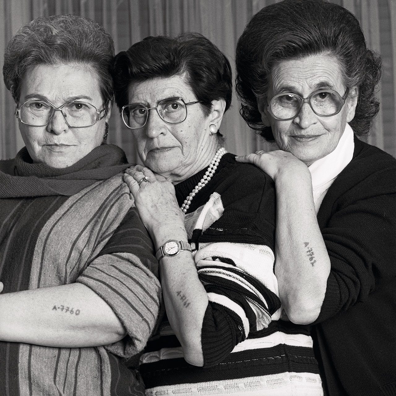 שלוש אחיות, 1992 (״משפחה אחת״)