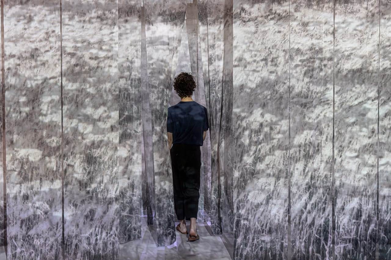 Suspended בגלריה האוניברסיטאית. צילומים: דניאל חנוך