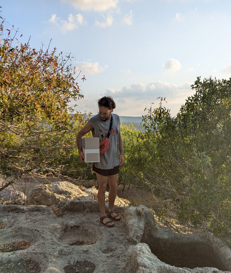 חגי פרגו במשק שגיא, פטל ארץ. צילום: מ״ל