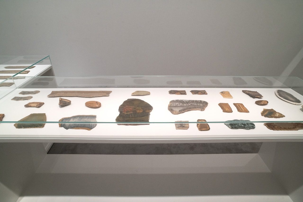 אבני נוף מאוסף יהושע (שוקי) בורקובסקי בתערוכה ״חלומות צלולים״ צילום זוהר שמש, מוזיאון ישראל