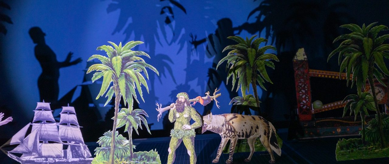 דינה גולדשטיין בתערוכה ״חלומות צלולים״. צילומים: זוהר שמש, מוזיאון ישראל