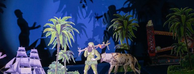 דינה גולדשטיין בתערוכה ״חלומות צלולים״. צילומים: זוהר שמש, מוזיאון ישראל