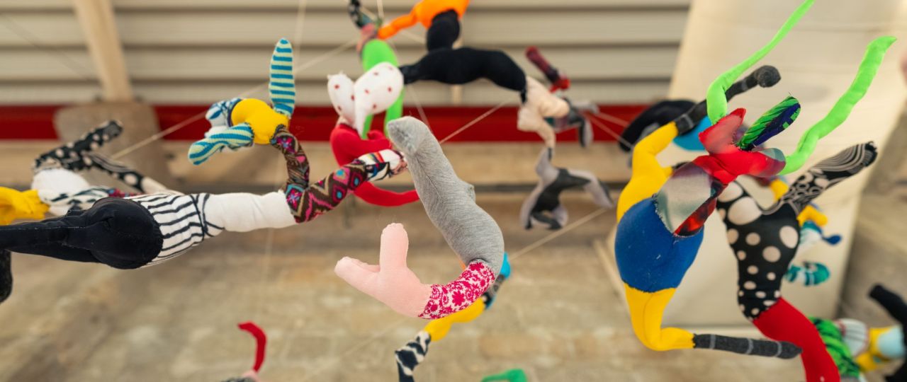 יעל יערי בתערוכה ״התפתחוט״. צילומים: אמנון האס