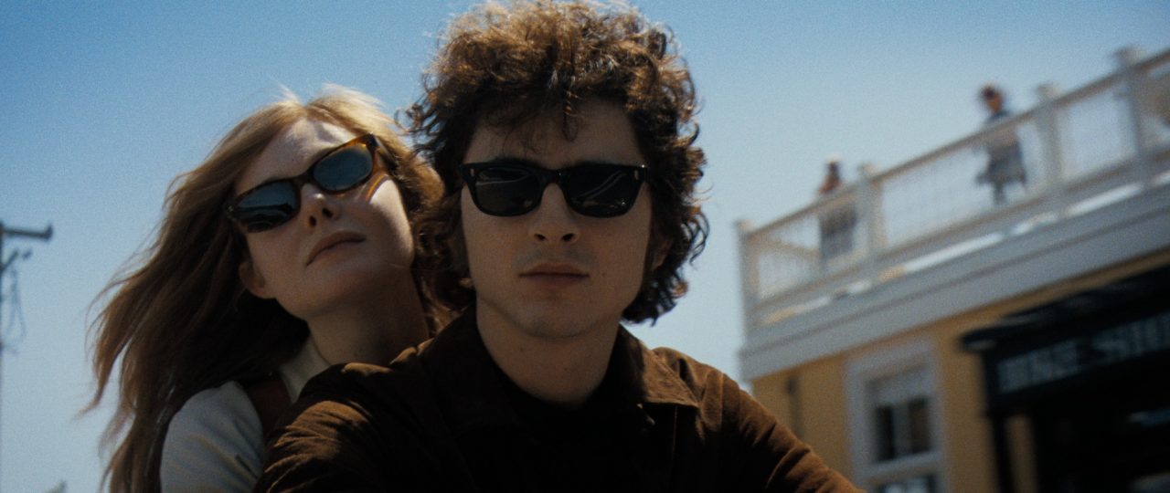 Elle Fanning and אנונימי לגמרי. צילומים: דיסני ישראל ופורום פילם