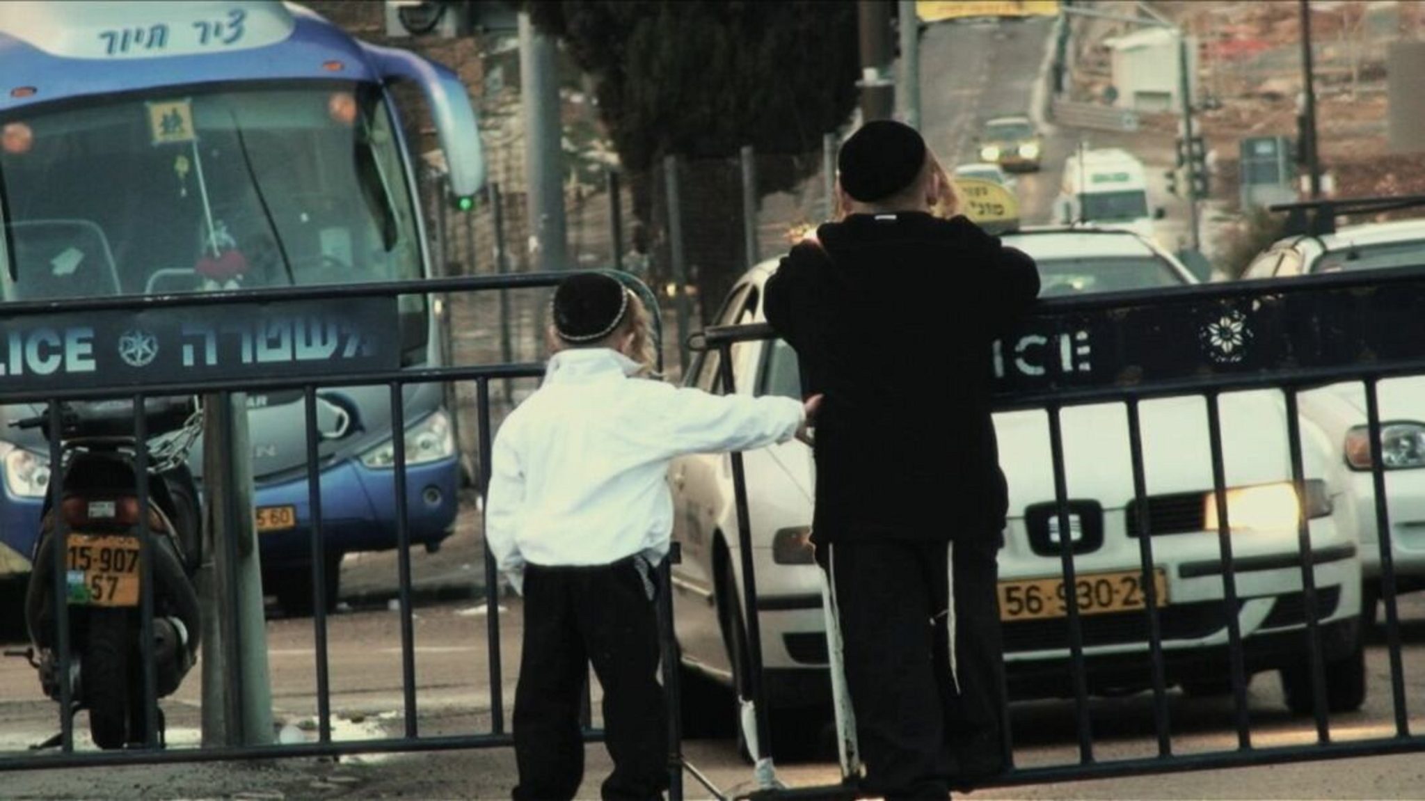 נירה פרג, מתוך הוידאו ״שבת״, 2008