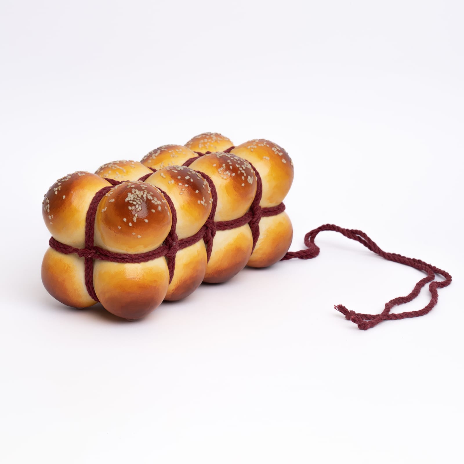 bread bondage - שמואל גולדשטיין (מתוך ״הפרשת חלה״). צילום: עדי מילר