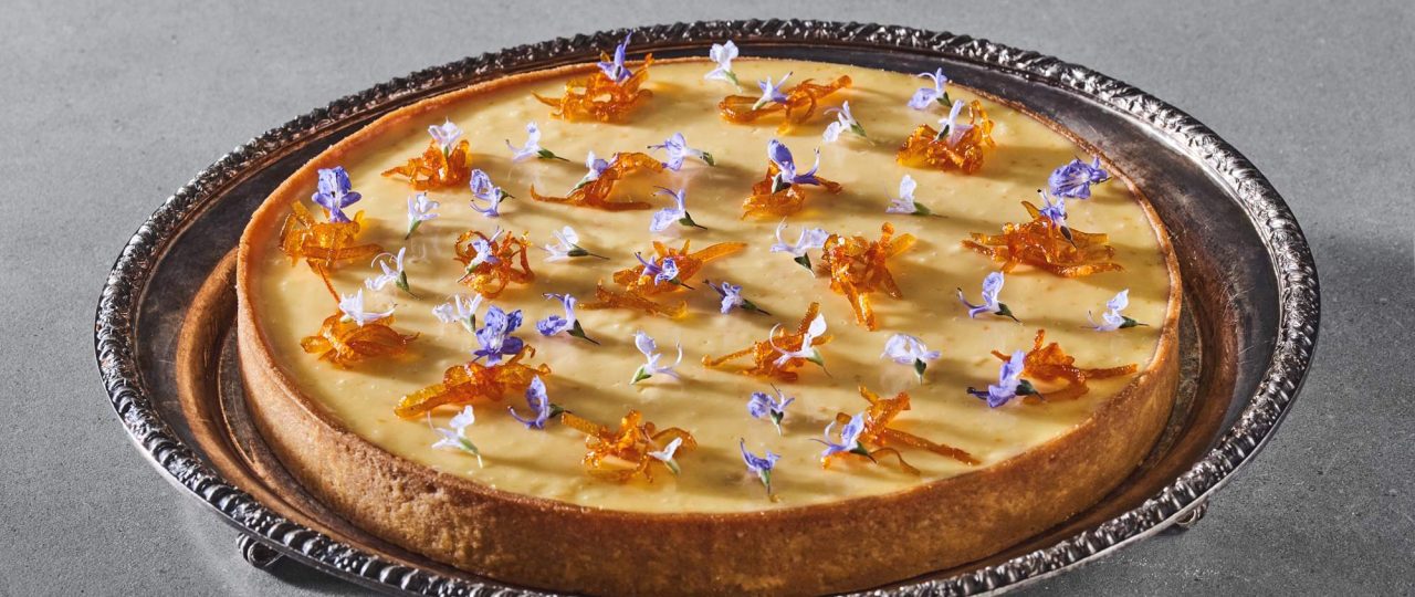 טארט חושחש ופריחת רוזמרין של ניצן כהנים. צילום: נועם פריסמן