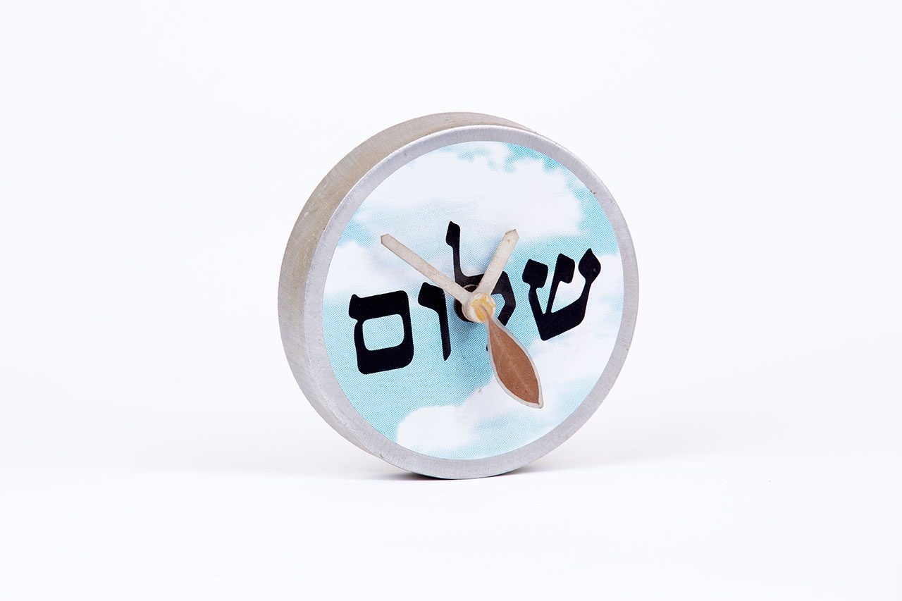 שעון שלום, 1995, עם מדבקה של שלום עכשיו שעיצב דוד טרטקובר